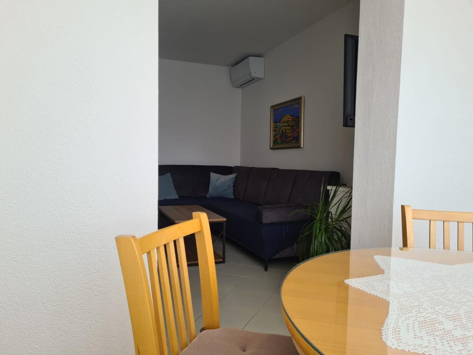 Apartments Jelena Supetar - Four Apartments - A Small House With A Private Yard - Two-Room Apartment With A Sea View - Studio Apartment - Two-Room Apartment With Garden View- Free Parking Esterno foto