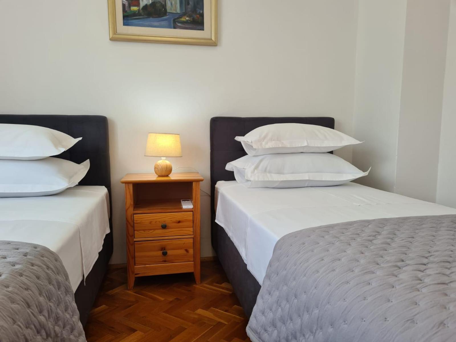 Apartments Jelena Supetar - Four Apartments - A Small House With A Private Yard - Two-Room Apartment With A Sea View - Studio Apartment - Two-Room Apartment With Garden View- Free Parking Esterno foto