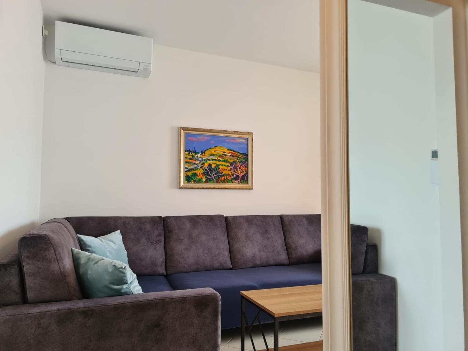 Apartments Jelena Supetar - Four Apartments - A Small House With A Private Yard - Two-Room Apartment With A Sea View - Studio Apartment - Two-Room Apartment With Garden View- Free Parking Esterno foto