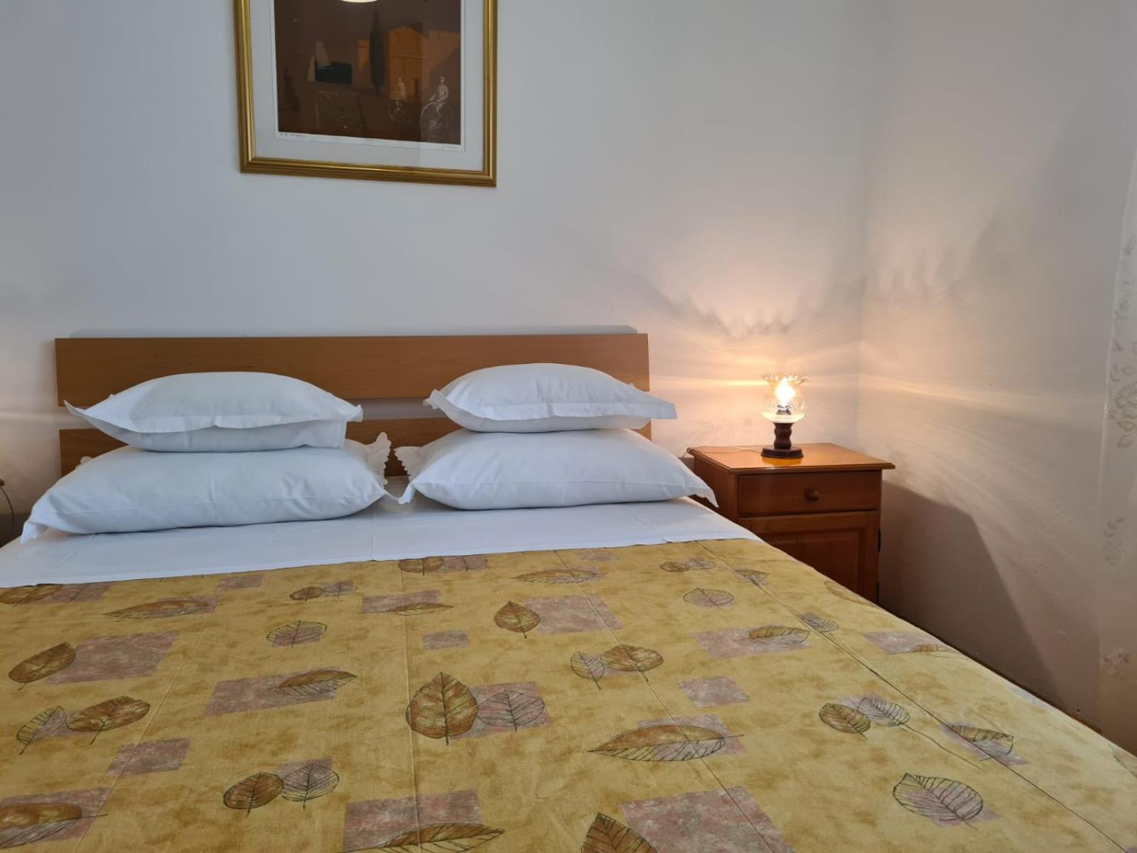 Apartments Jelena Supetar - Four Apartments - A Small House With A Private Yard - Two-Room Apartment With A Sea View - Studio Apartment - Two-Room Apartment With Garden View- Free Parking Esterno foto