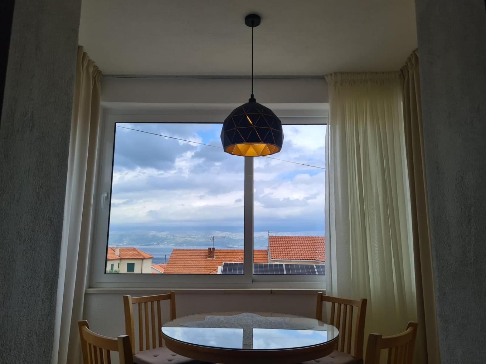 Apartments Jelena Supetar - Four Apartments - A Small House With A Private Yard - Two-Room Apartment With A Sea View - Studio Apartment - Two-Room Apartment With Garden View- Free Parking Esterno foto