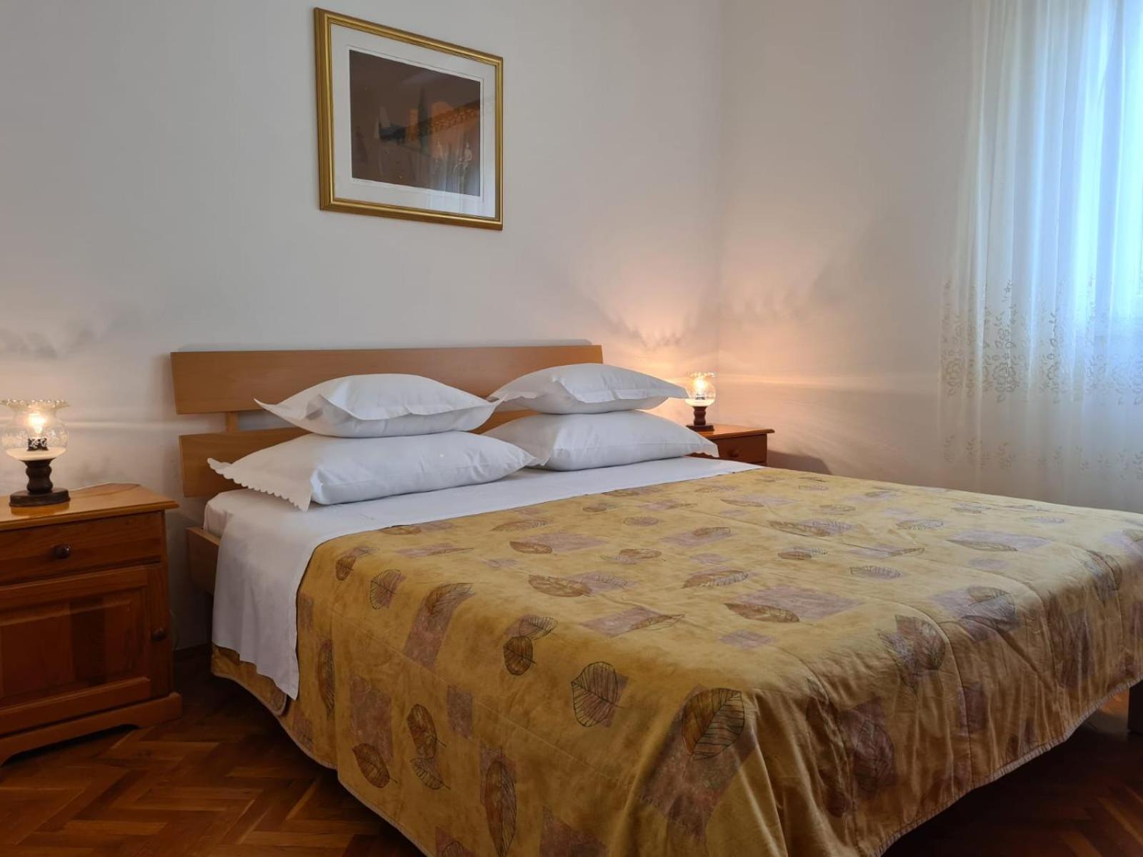 Apartments Jelena Supetar - Four Apartments - A Small House With A Private Yard - Two-Room Apartment With A Sea View - Studio Apartment - Two-Room Apartment With Garden View- Free Parking Esterno foto