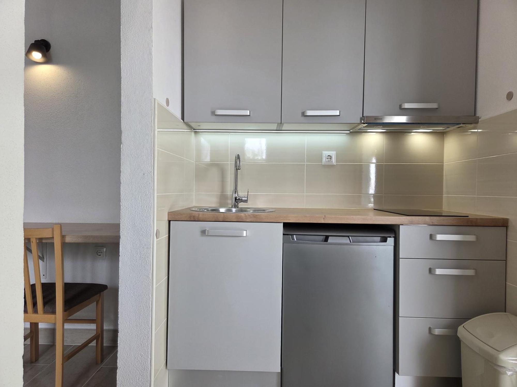 Apartments Jelena Supetar - Four Apartments - A Small House With A Private Yard - Two-Room Apartment With A Sea View - Studio Apartment - Two-Room Apartment With Garden View- Free Parking Esterno foto